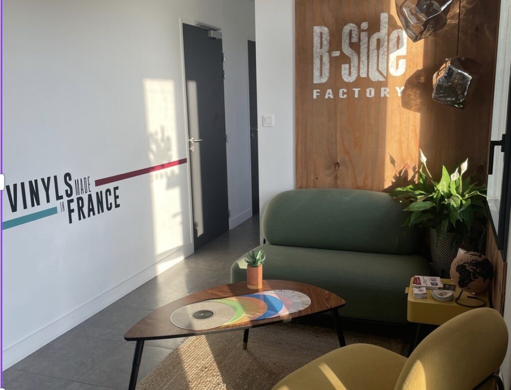 Agencement de l'accueil entreprise - toi toi mon toit