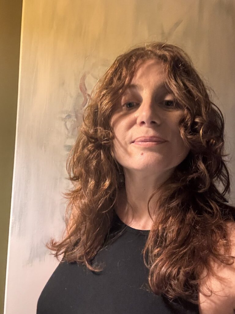 Juliette décoratrice intérieur vendée dans son atelier créatif